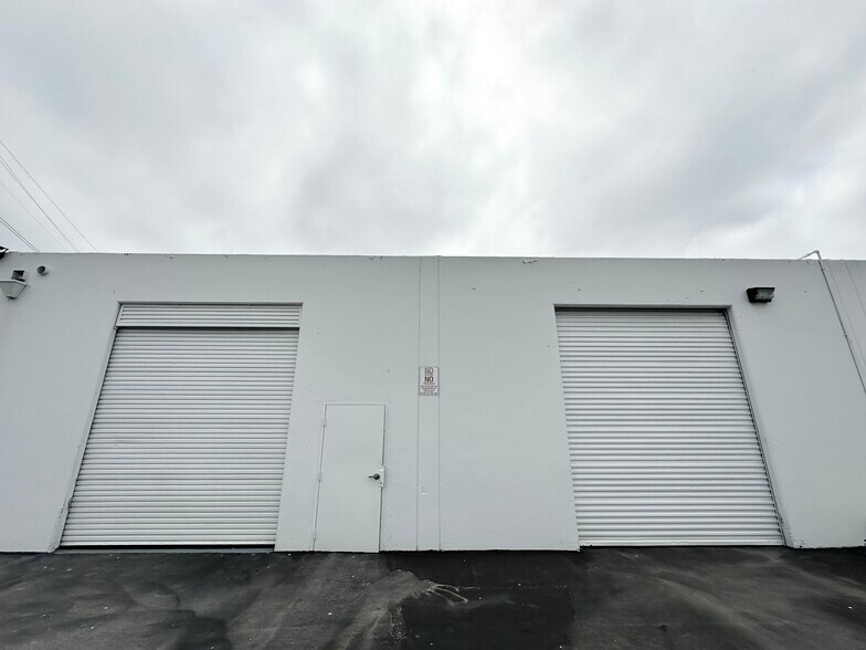 More Photos Of 2700 S Main St, Santa Ana Light Manufacturing For Lease