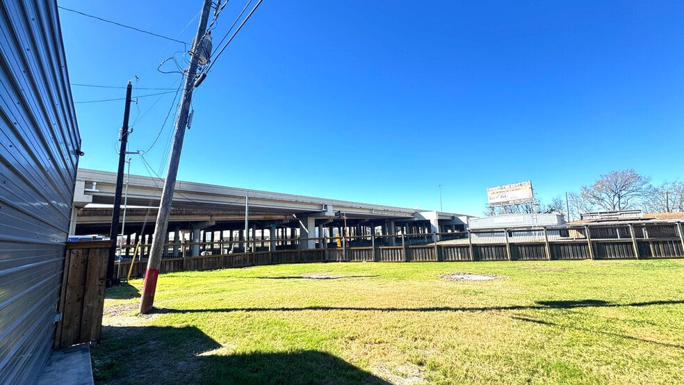 More Photos Of 6623 Gulf Fwy, Houston Office Residential For Sale