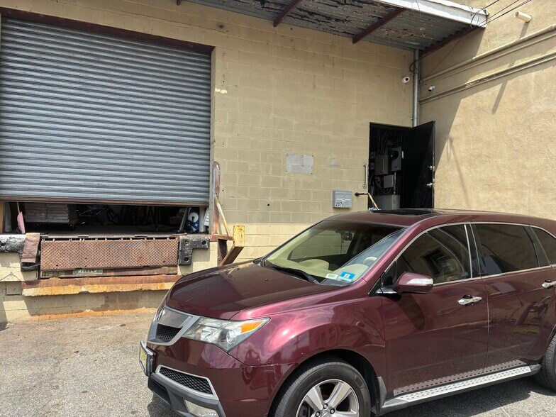 More Photos Of 237 Division Ave, Garfield Warehouse For Lease