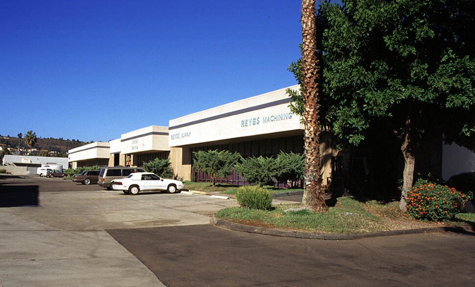 More Photos Of 916-930 Fesler St, El Cajon Manufacturing For Lease