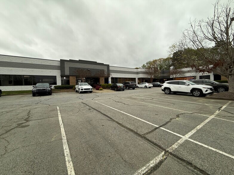More Photos Of 3800 Camp Creek Pky, Atlanta Light Distribution For Lease