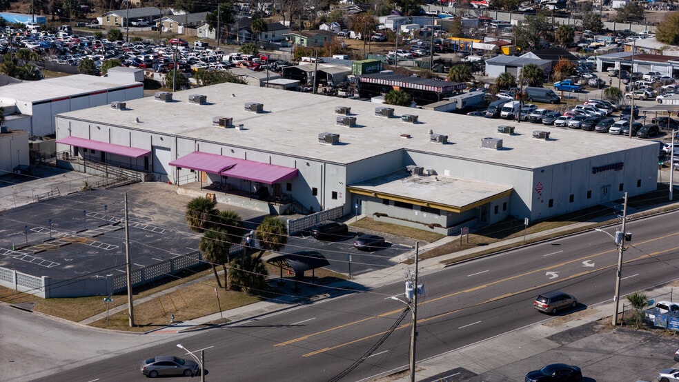 More Photos Of 2140 W Washington St, Orlando Distribution For Lease