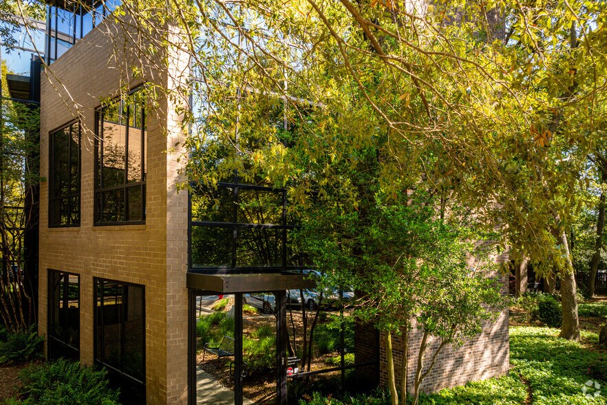 More Photos Of 710 Johnnie Dodds Blvd, Mount Pleasant Office For Sale