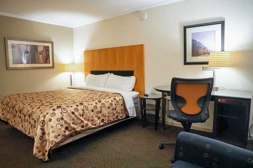 More Photos Of 201 Continental Dr, Junction City Hotel For Sale