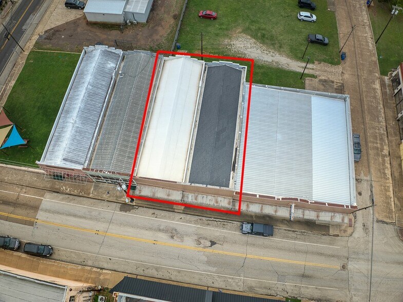 More Photos Of 307 E Goliad Ave, Crockett Storefront For Sale