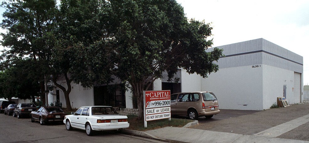 More Photos Of 2850 E Via Martens, Anaheim Warehouse For Lease