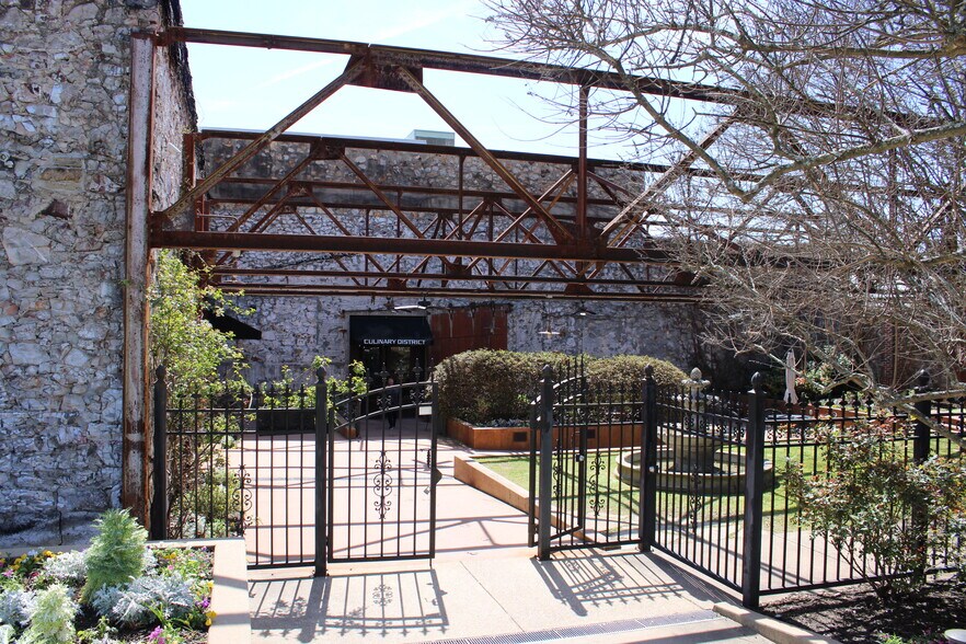 More Photos Of 500 Ouachita Ave, Hot Springs National Park Storefront Retail Office For Sale