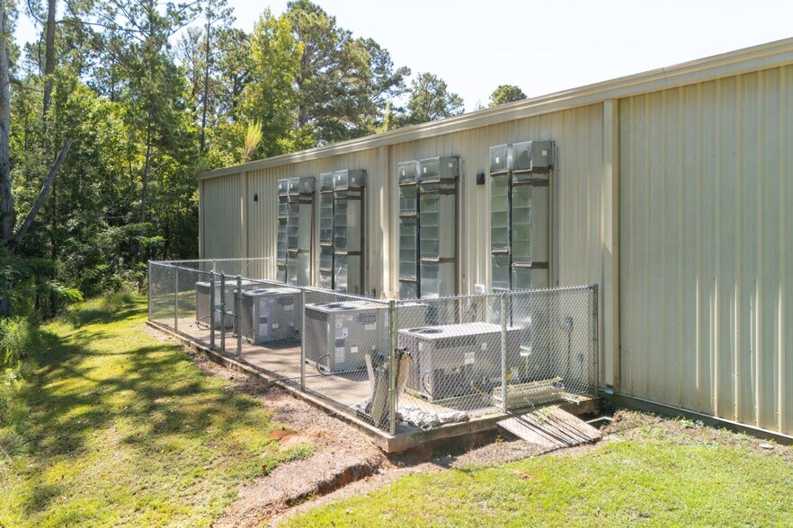 More Photos Of 365 River St E, Coffeeville Freestanding For Lease