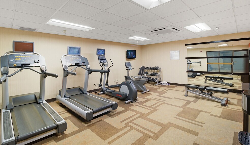 More Photos Of 100 West Algonquin Rd, Arlington Heights Hotel For Sale