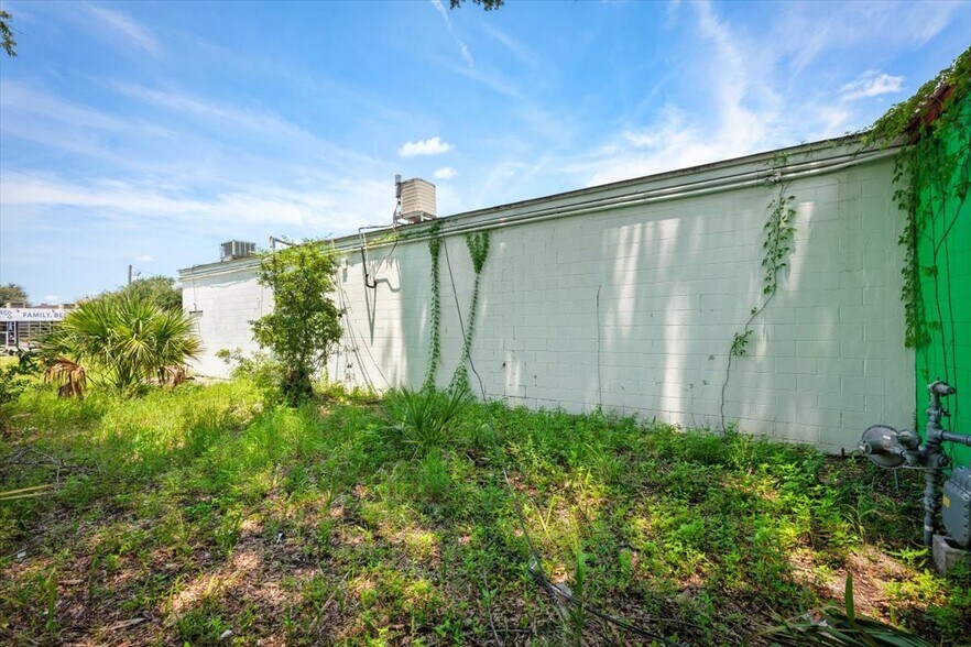 More Photos Of 20 E 9th St, Jacksonville Freestanding For Sale