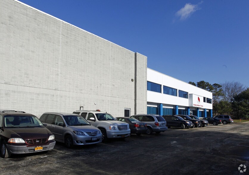 More Photos Of 200 Trade Zone Dr, Ronkonkoma Unknown For Lease