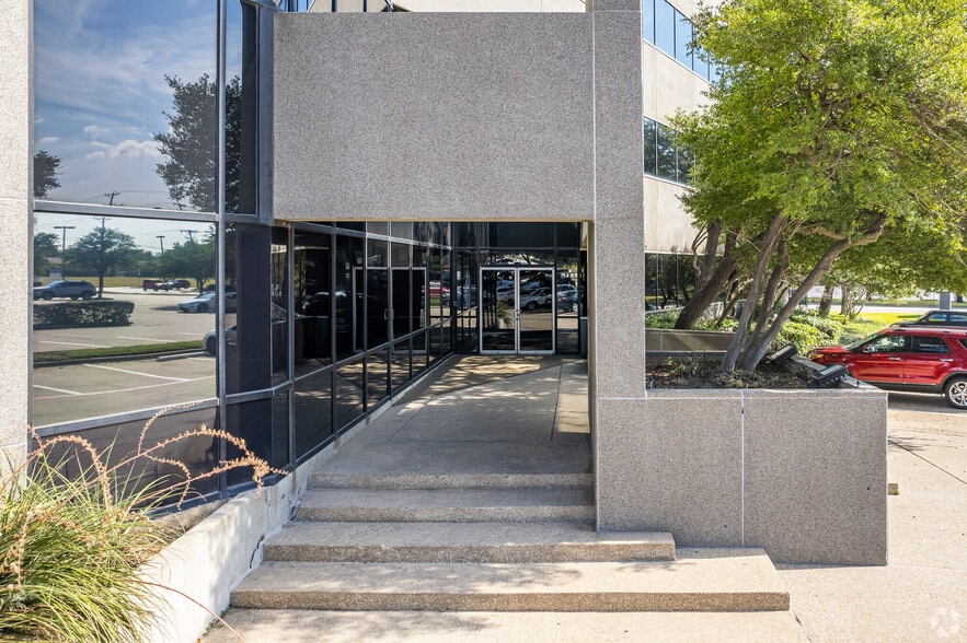 More Photos Of 16801 Addison Rd, Addison Office For Lease