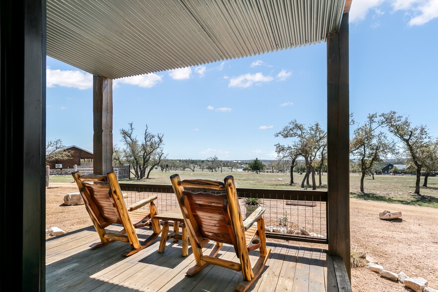 More Photos Of 100 Five Star Trl, Fredericksburg Hotel For Sale