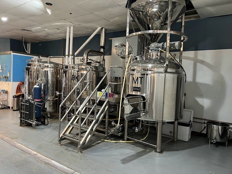 More Photos Of 59 N Main St, Bristol Unknown For Lease