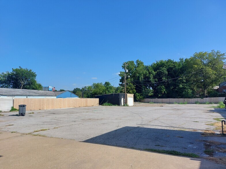 More Photos Of 3604 E Admiral Pl, Tulsa Auto Repair For Lease