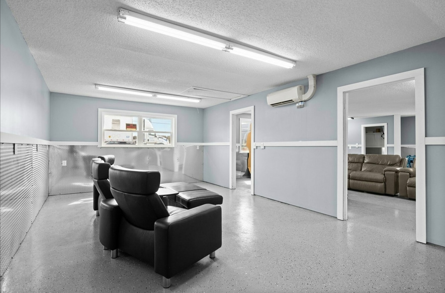 More Photos Of 427 Cedar Point Blvd, Cedar Point Warehouse For Sale