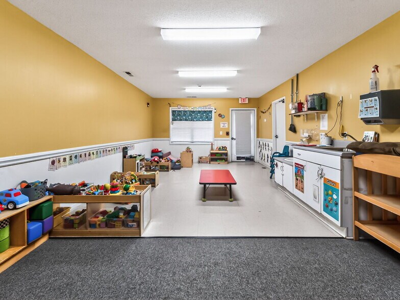 More Photos Of 1480 McNeill Rd, Sanford Flex For Sale