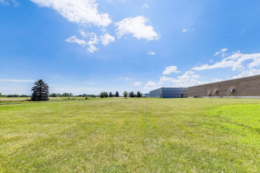 More Photos Of 5511 95th Ave, Kenosha Warehouse For Sale
