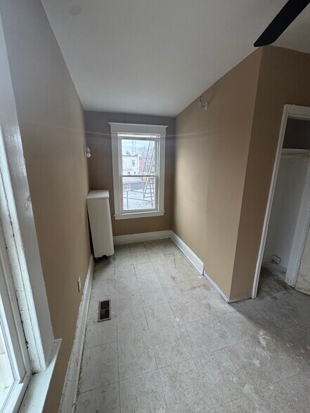 More Photos Of 2449 Shirley Ave, Baltimore Flex For Sale