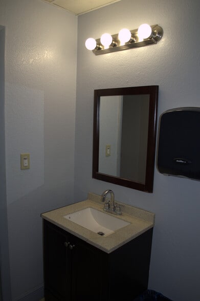 More Photos Of 2979 N 46th Ave, Saint Petersburg Office For Lease