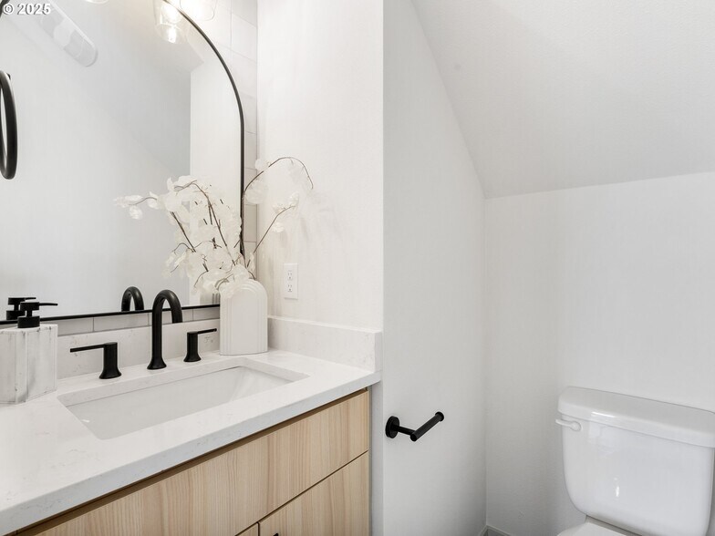 More Photos Of 305 Jetty ave, Lincoln City Multifamily For Sale