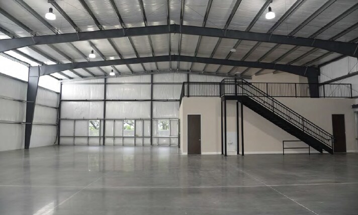 Primary Photo Of 17543 Roberts Rd, Hockley Distribution For Sale