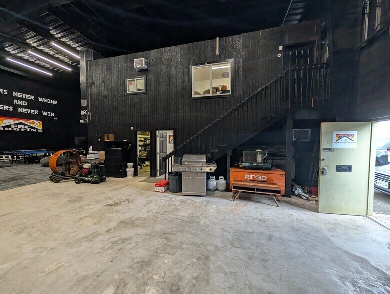 More Photos Of 3050 Ualena St, Honolulu Warehouse For Lease