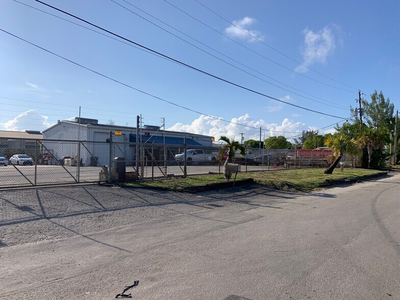 More Photos Of 4250 SW 59th Ave, Davie Warehouse For Lease