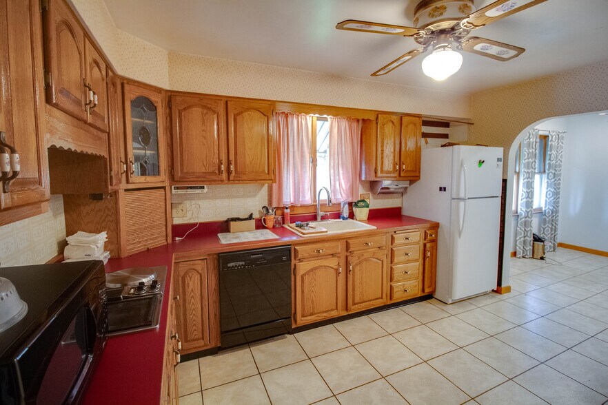More Photos Of 27161 State Highway 3, Godfrey General Retail For Lease