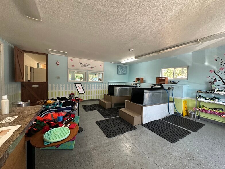 More Photos Of 945 Alder Dr N, Salem Office For Lease