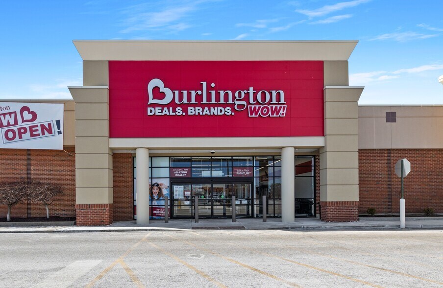 More Photos Of 6601-6621 N Illinois St, Fairview Heights Department Store For Sale