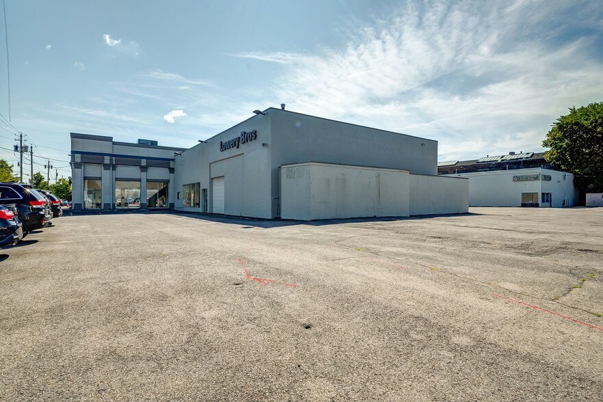 More Photos Of 647 W Genesee St, Syracuse Auto Dealership For Sale