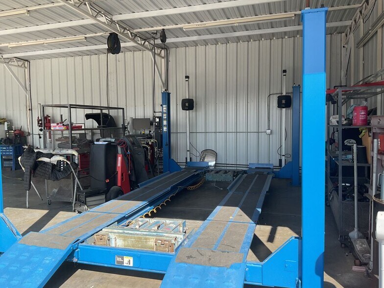 More Photos Of 14723 Aetna St, Van Nuys Auto Repair For Sale