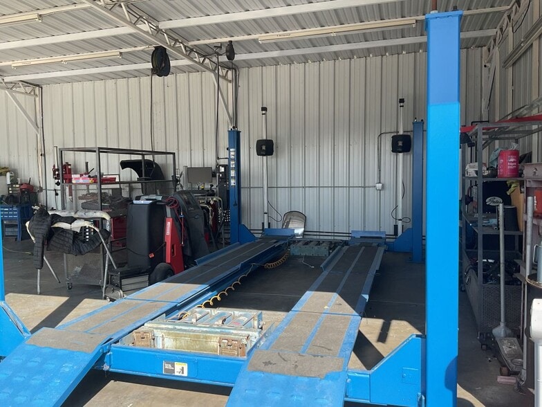 More Photos Of 14723 Aetna St, Van Nuys Auto Repair For Sale