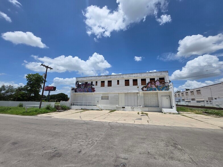 More Photos Of 522 Delaware St, San Antonio Warehouse For Sale