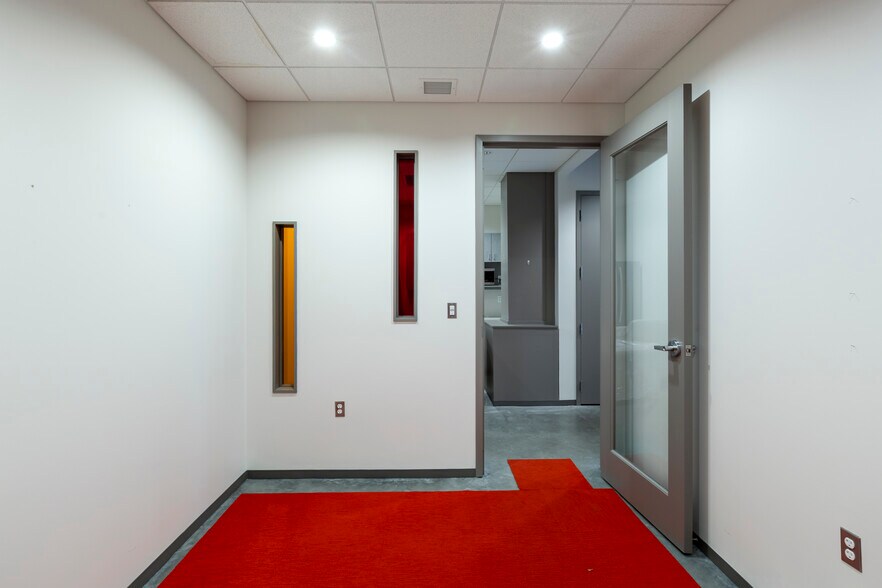 More Photos Of 640 Magazine St, New Orleans Hospitality For Lease