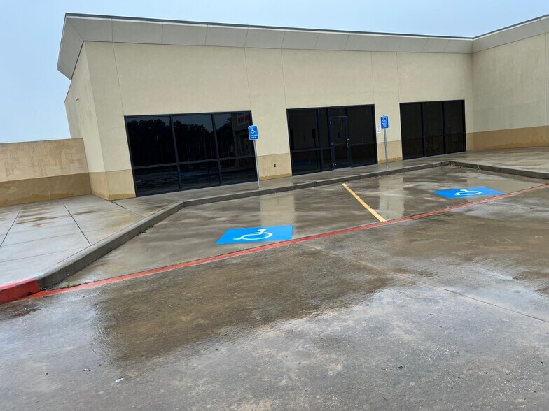 More Photos Of 11006 Spencer Hwy, La Porte Medical For Lease