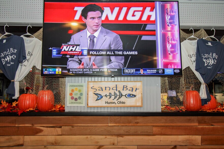 More Photos Of 54 McKinley St, Huron Bar For Sale