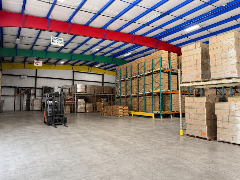 More Photos Of 7076 Davis Creek Rd, Jacksonville Warehouse For Lease