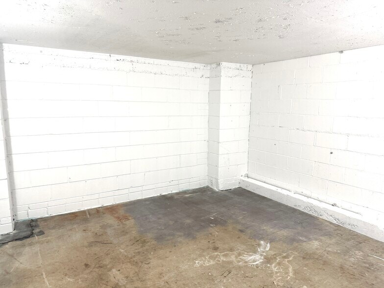 More Photos Of 3147 NE California St, Minneapolis Warehouse For Lease