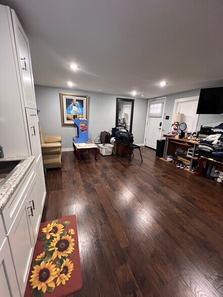 More Photos Of 247 W Cayuga St, Philadelphia Service For Sale