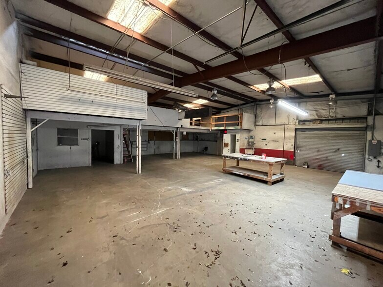 More Photos Of 2112 E Wm J Bryan Pky, Bryan Warehouse For Sale