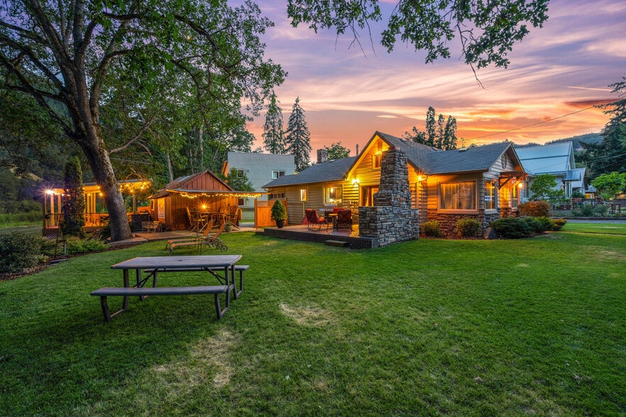 More Photos Of 218 2nd St, Klickitat Hotel For Sale