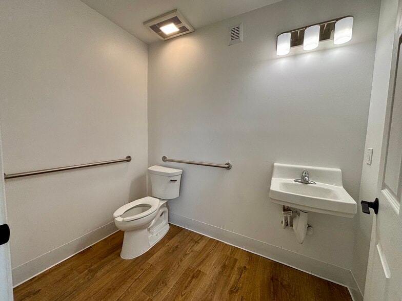 More Photos Of 114 N Putnam St, Williamston Freestanding For Sale