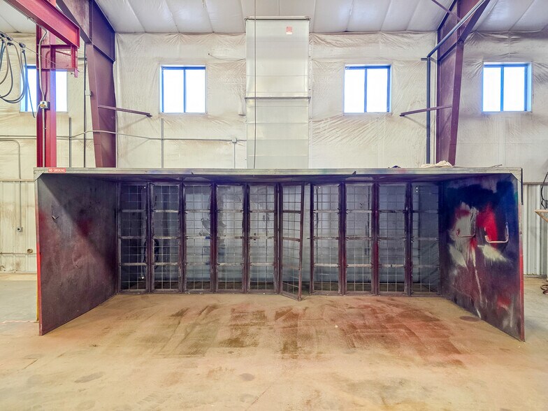 More Photos Of 5066 Owan Industrial Park Dr, Williston Warehouse For Lease