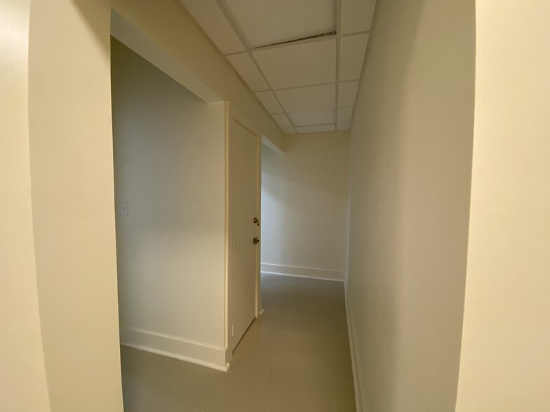 More Photos Of 219 N 21st Ave, Hollywood Storefront Retail Office For Sale