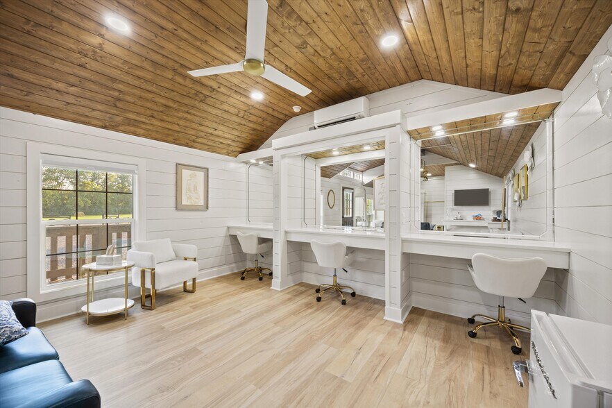 More Photos Of 4201 Pleasant Valley Rd, Union Grove Restaurant For Sale