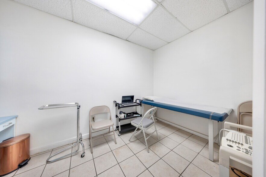 More Photos Of 700 E 1st Ave, Hialeah Medical For Lease