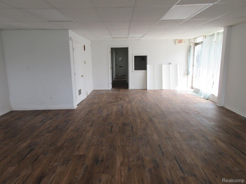 More Photos Of 19150 Kelly Rd, Detroit Office For Sale