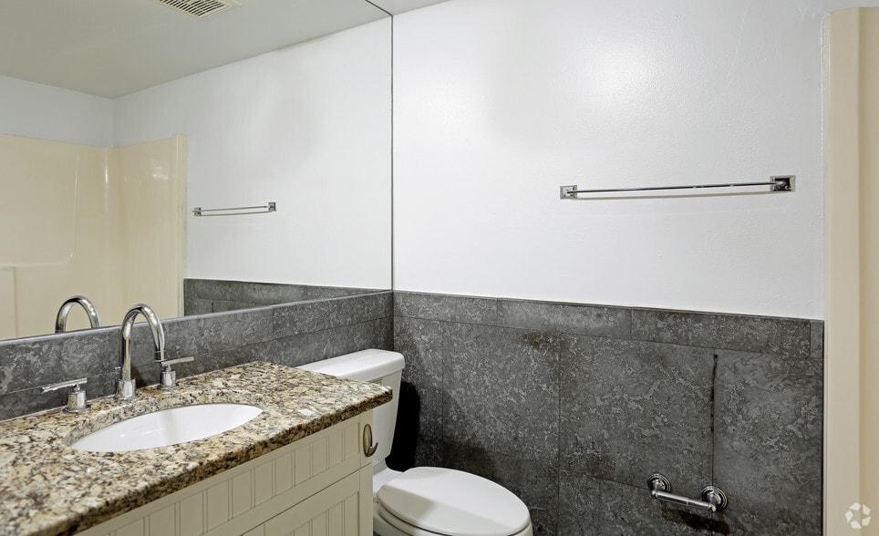 More Photos Of 433 W New England Ave, Winter Park Apartments For Lease